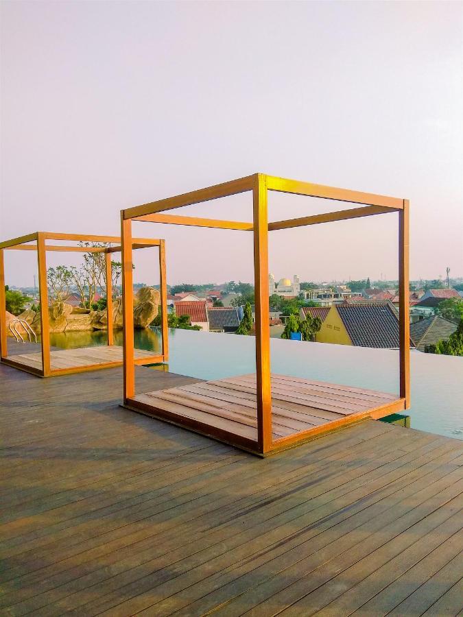 Modern And Spacious With View @ Grand Kamala Lagoon By Travelio * Bekasi